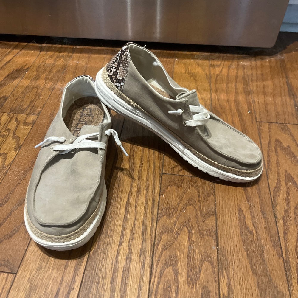 Hey Dude Women Shoes, size 10